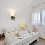 1 Bedroom Cozy In