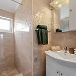 1 Bedroom Cozy In