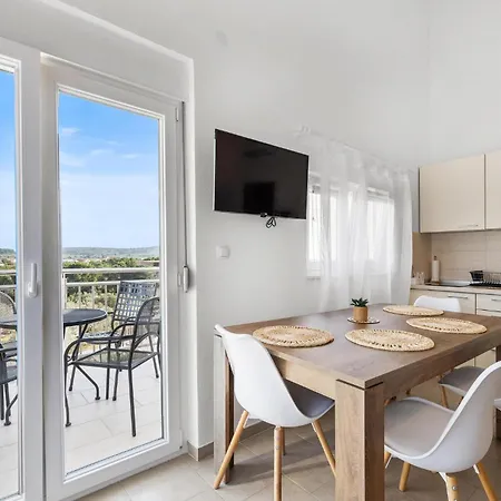 Apartment 1 Bedroom Cozy In Jezera