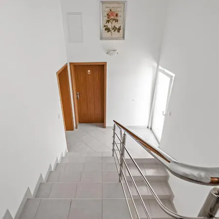 1 Bedroom Cozy In Apartment *