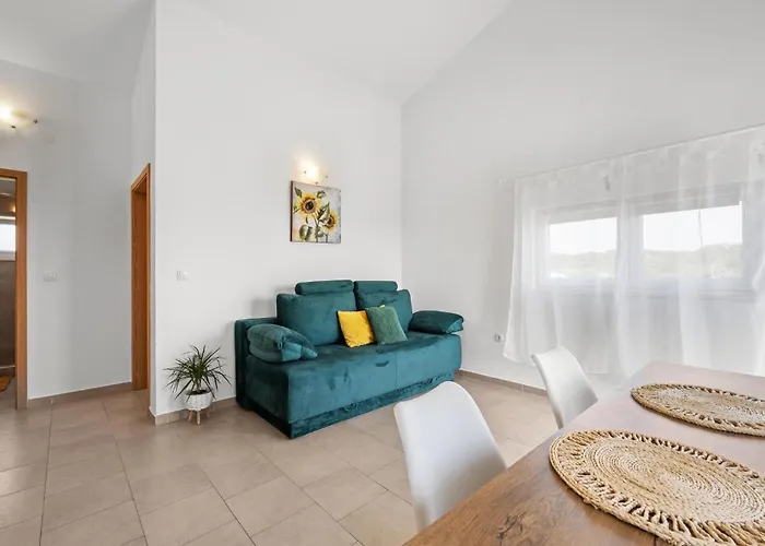 1 Bedroom Cozy In Appartement