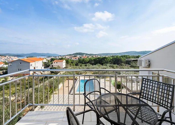 1 Bedroom Cozy In Appartement *