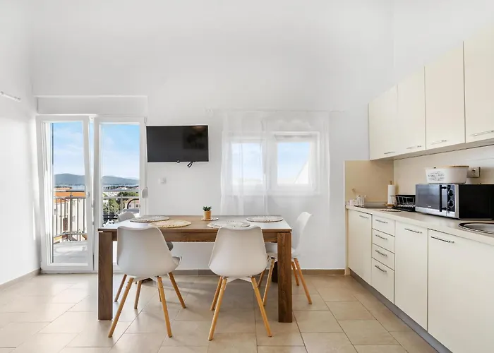 1 Bedroom Cozy In Appartement Jezera