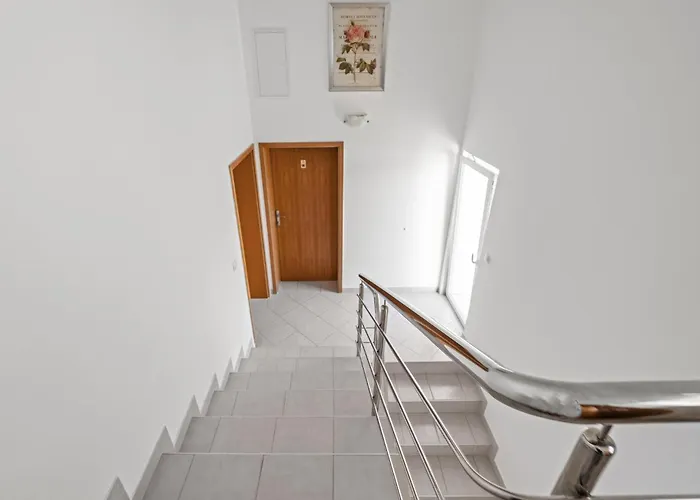 1 Bedroom Cozy In Appartement *